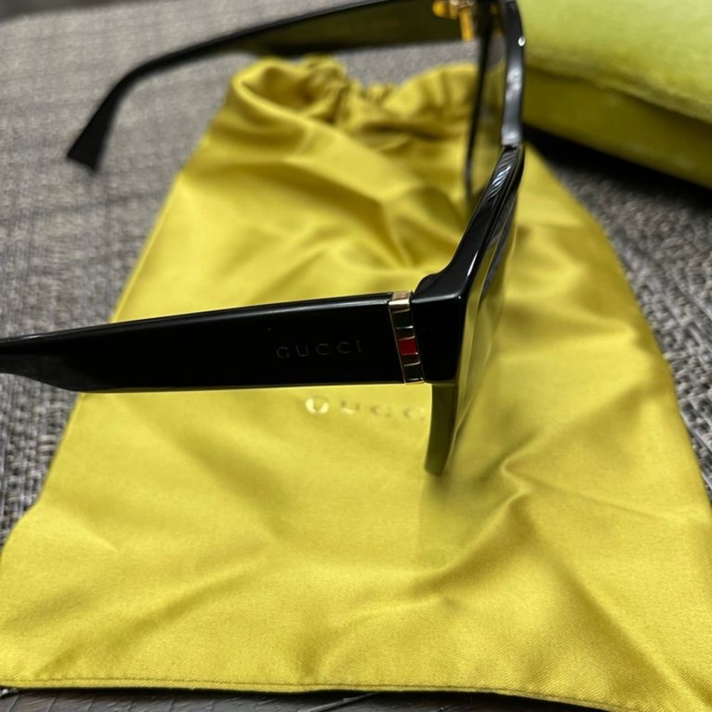 Black Gucci sunglasses